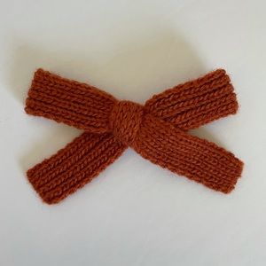 NWOT rust orange knit little poppy co bow on clip